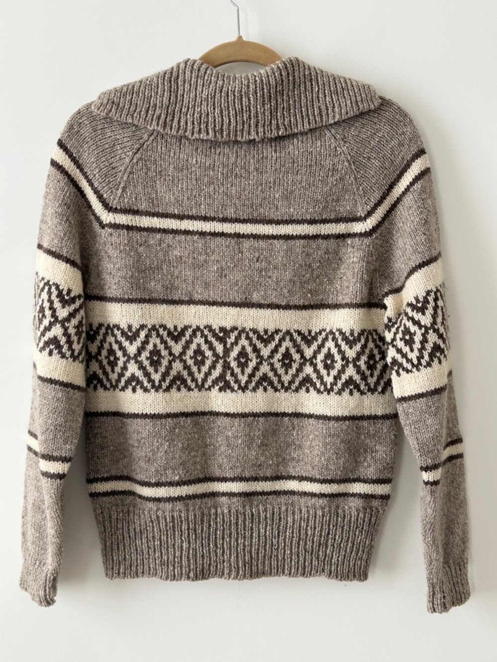 Kauri Kraft 100% Pure Virgin Wool Handknit Cowichan Style Cardigan - Picture 11 of 16